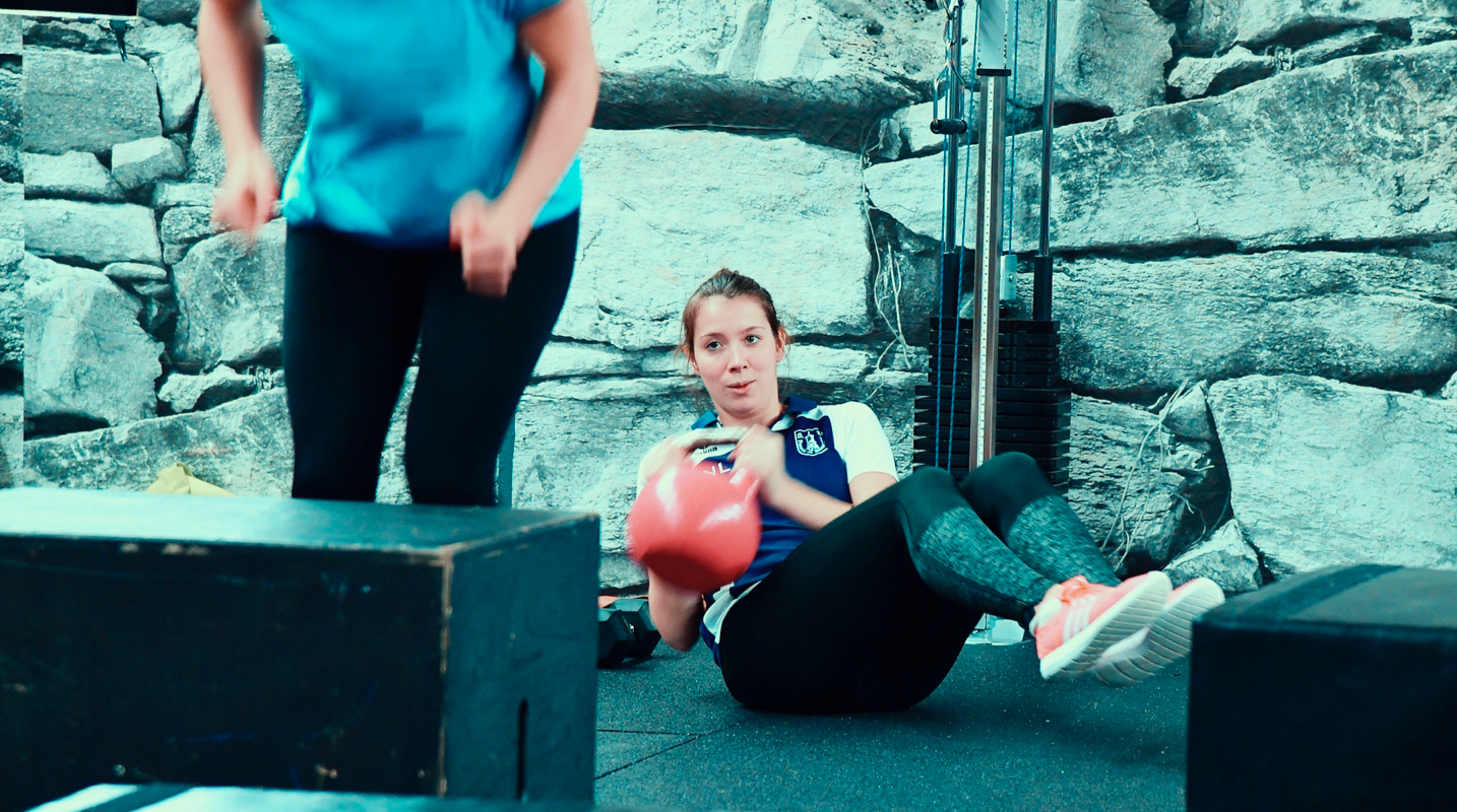 behind:the:scenes:it's:your:stage:start:play:repeat - SV Bavaria Waischenfeld die Frauenfußballmannschaft beim Cross Gym Trainin mit Bastian Lumpp in der Sportwelt Pegnitz